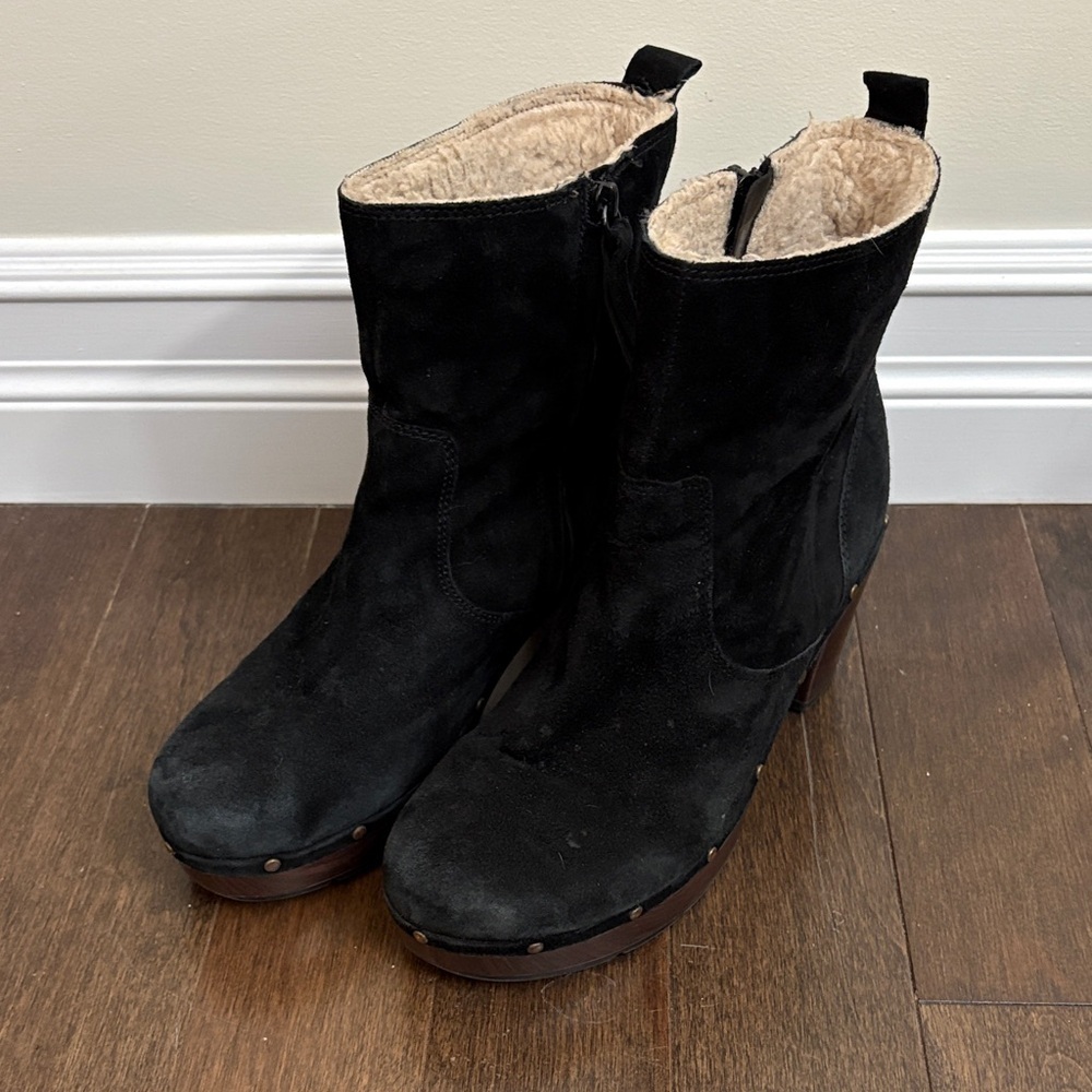 Clark’s Black Suede Ankle Boots with Shearling Lining
